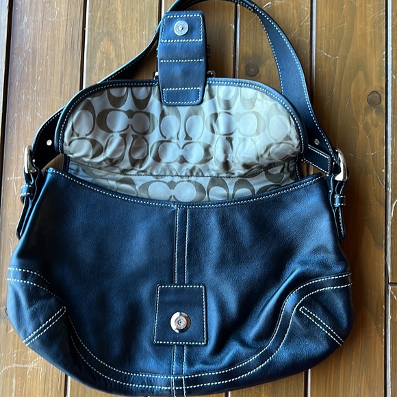 Coach Big Buckle Should Bag - Picture 4 of 8